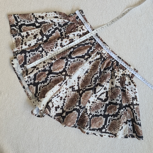 PrettyLittleThing shorts snakeskin print, flared, high waisted size 10. - Picture 13 of 15